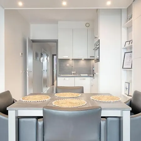 Apartment Stunning In With Free Parking
