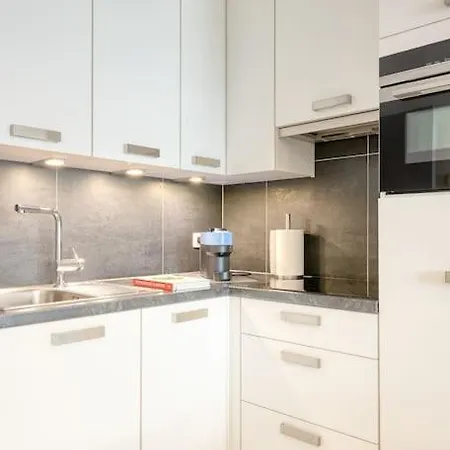 Stunning In With Free Parking Ostenda